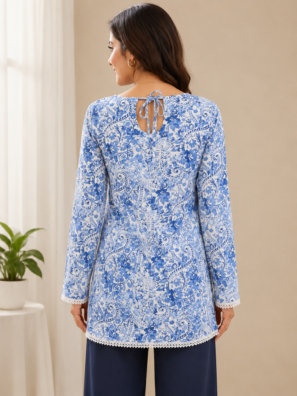 Women's Blue & White Floral Printed Round Neck Full Sleeve Kurti