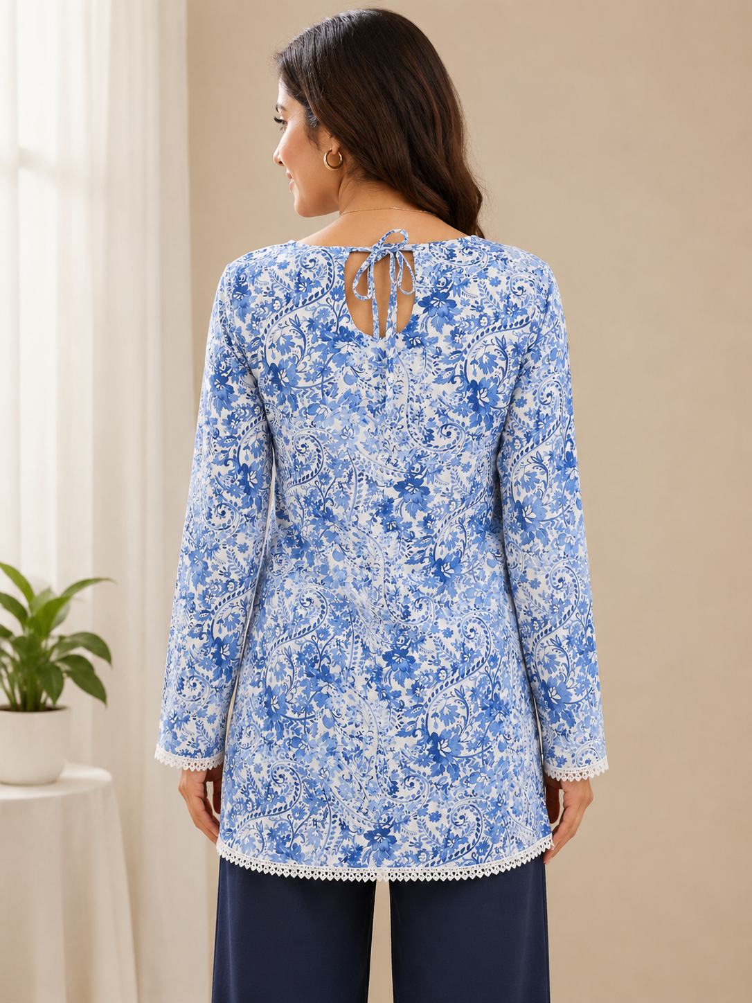 Women's Blue & White Floral Printed Round Neck Full Sleeve Kurti